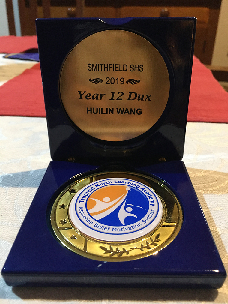 祝贺王同学获得澳洲12年级最优秀学生奖